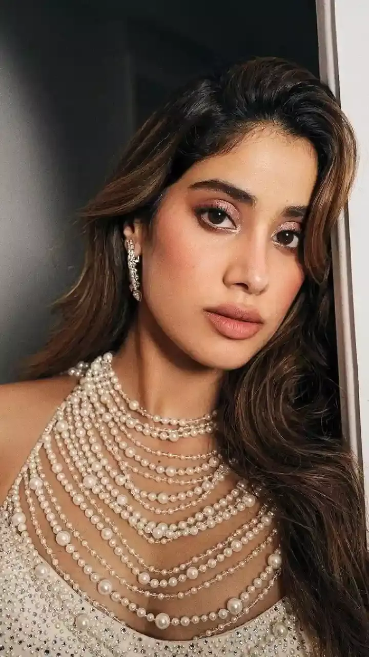 ఆ క్రేజీ సినిమాలో కూడా జాన్వీనే హీరోయిన్.. బోనీకపూర్ చెప్పేశాడుగా