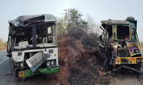 rtc bus, lorry, medaram jathara,