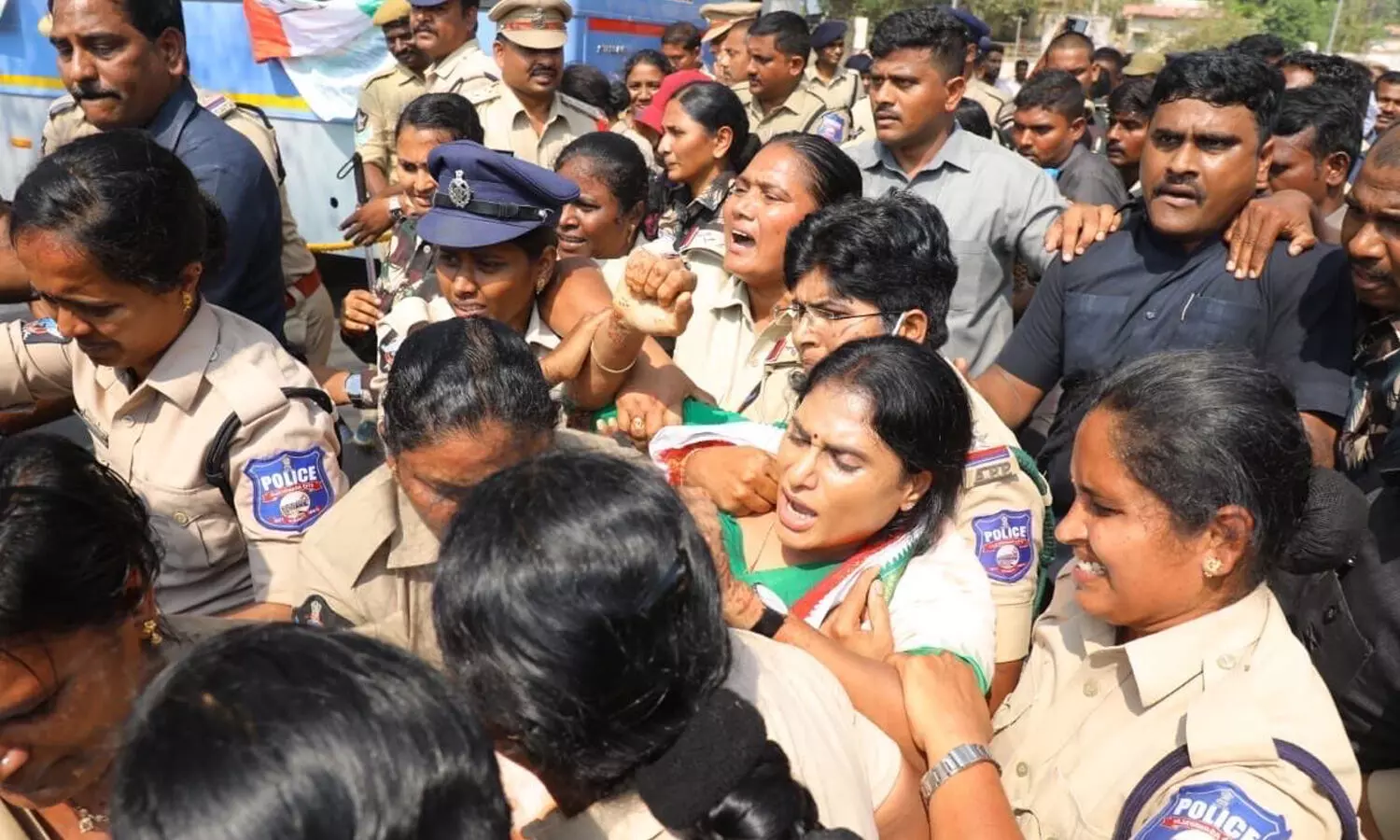 Ys Sharmila : అన్న ఇలాకాలో ...వైఎస్ షర్మిల అరెస్ట్