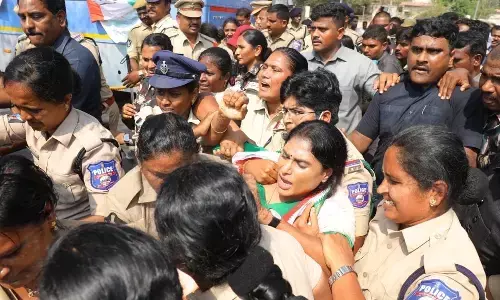 Ys Sharmila : అన్న ఇలాకాలో ...వైఎస్ షర్మిల అరెస్ట్