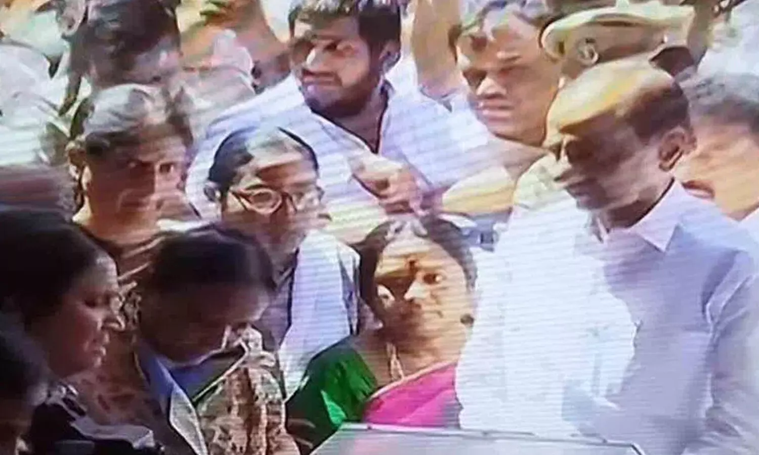 లాస్య నందిత అంత్యక్రియలు అధికారికంగానే