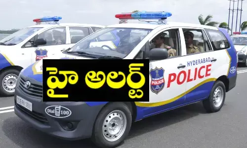 హైదరాబాద్ లో హై అలర్ట్.. మొదలైన సోదాలు