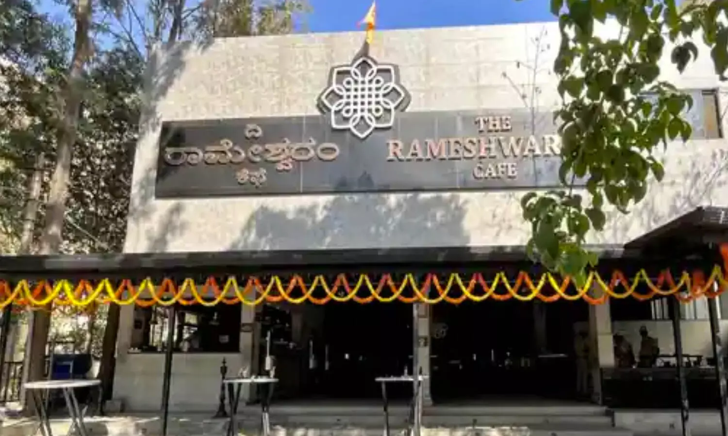 రవ్వ ఇడ్లీ కోసం కౌంటర్‌లో కూపన్ తీసుకున్న నిందితుడు