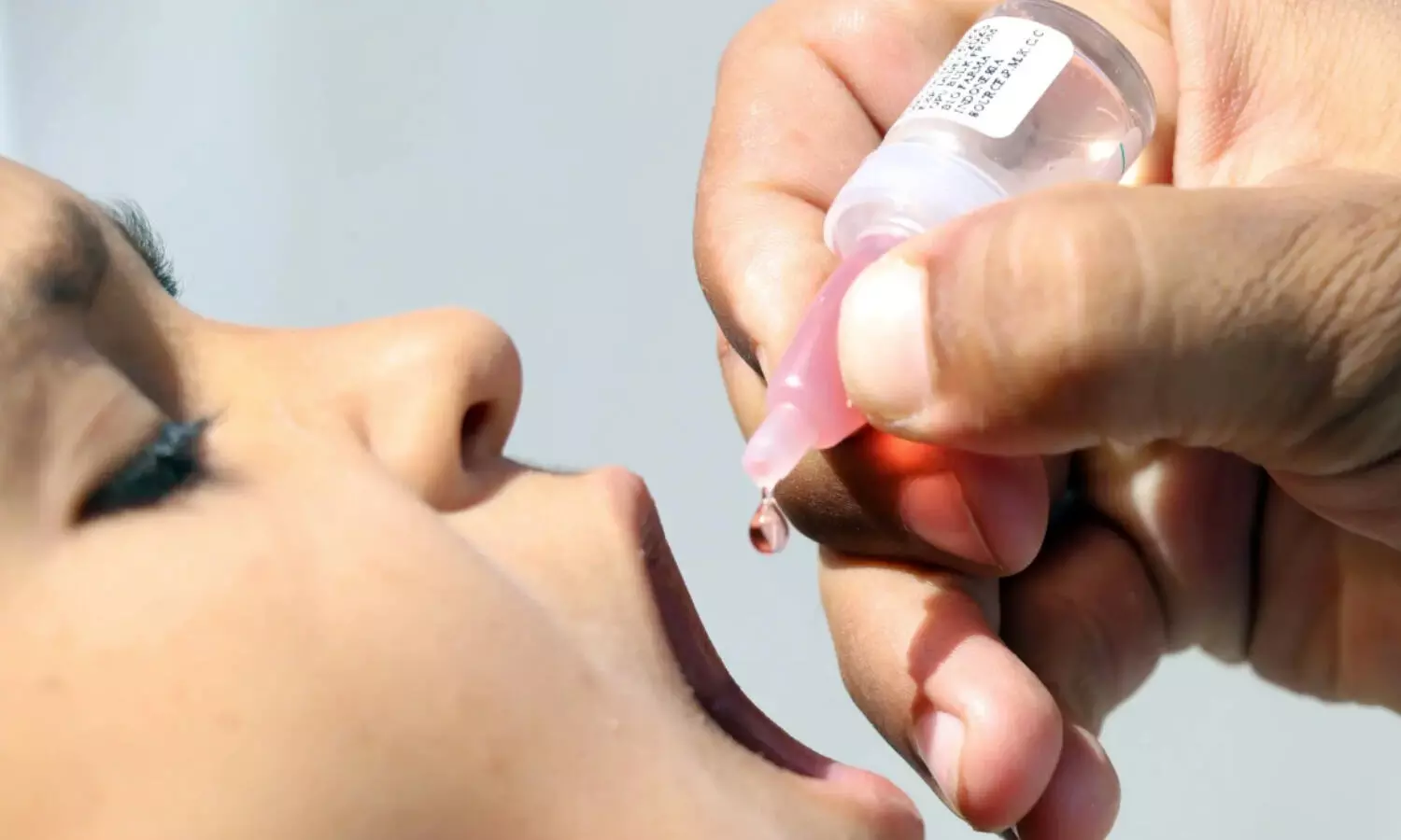 పోలియో డ్రాప్స్ వేయించారా.. ఉపయోగాలేంటో తెలుసుకోండి!! పోలియో డ్రాప్స్ వేయించారా.. ఉపయోగాలేంటో తెలుసుకోండి!!