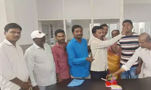 అదీ ఆ రౌడీ షీటర్ రేంజి.. పోలీస్ స్టేషన్ లో హ్యాపీ బర్త్ డే