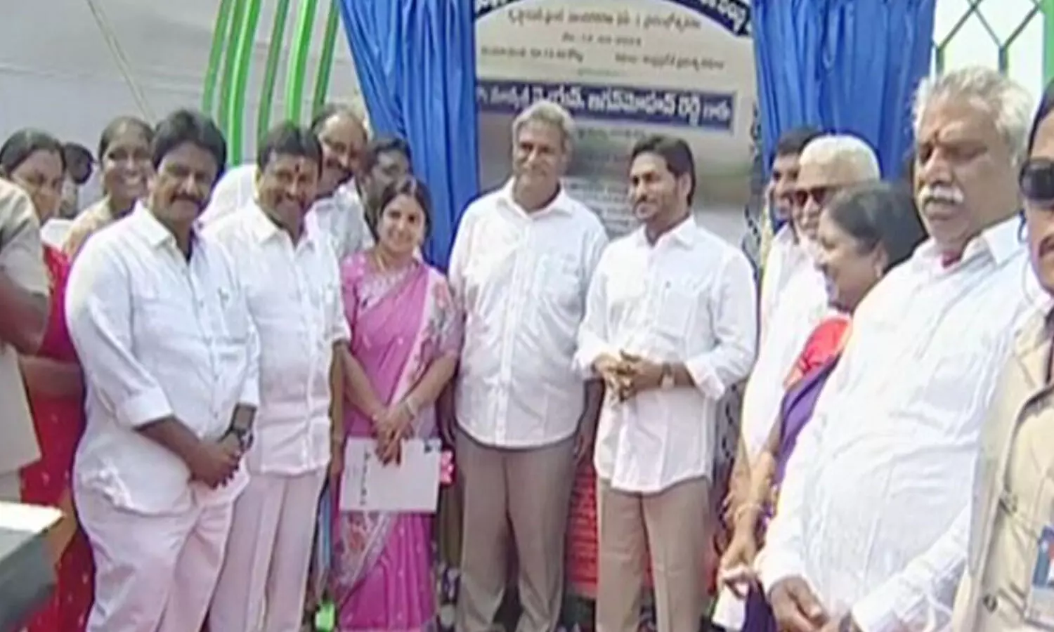 Ys Jagan : బెజవాడలో పర్యటించిన జగన్