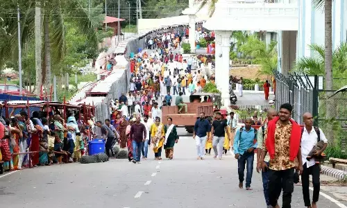rush, devotees, queue line,  tirumala, darshan Updates