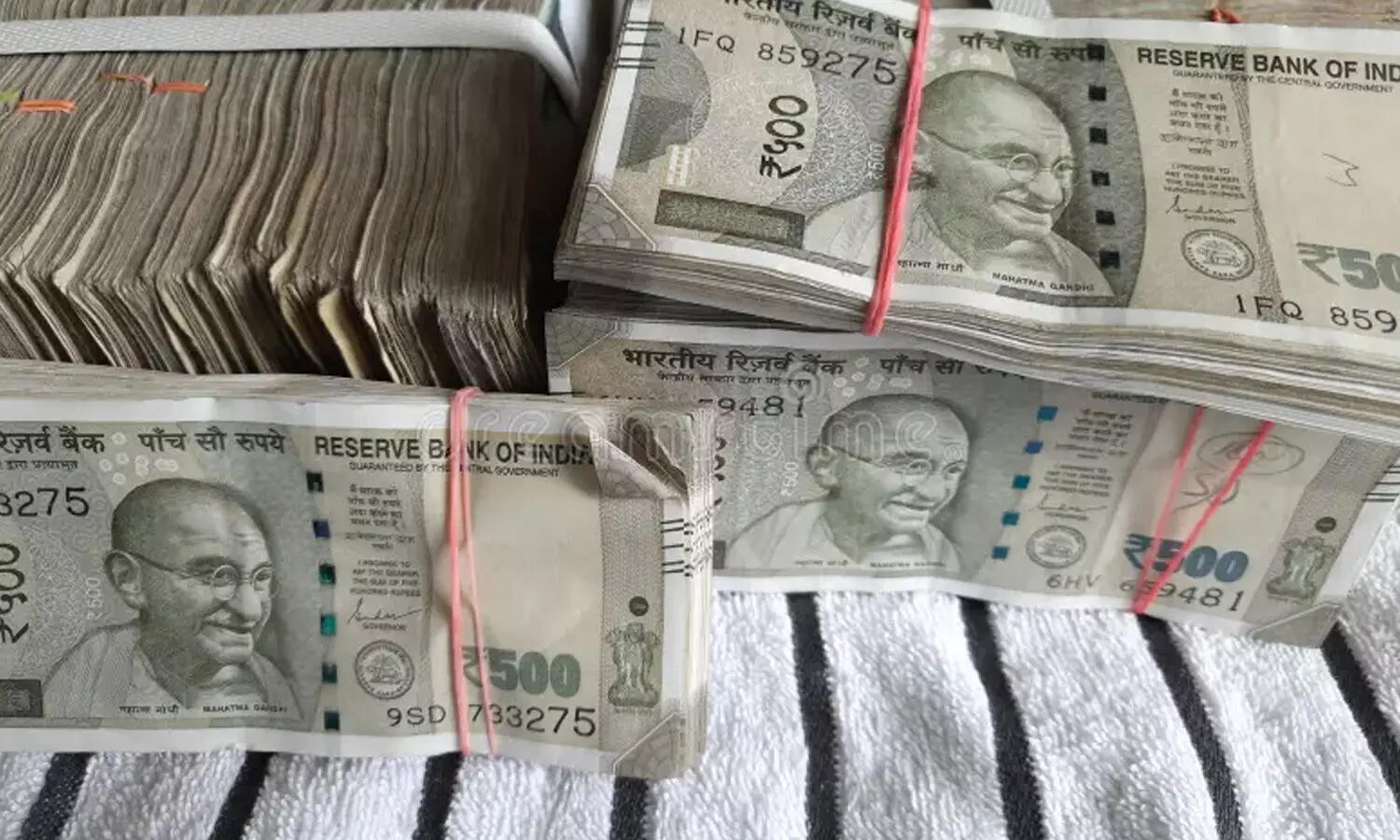 కరీంనగర్ లో కరెన్సీ కట్టలు...హోటల్ సెల్లార్‌లో ఆరు కోట్లు... ఎవరివంటే?