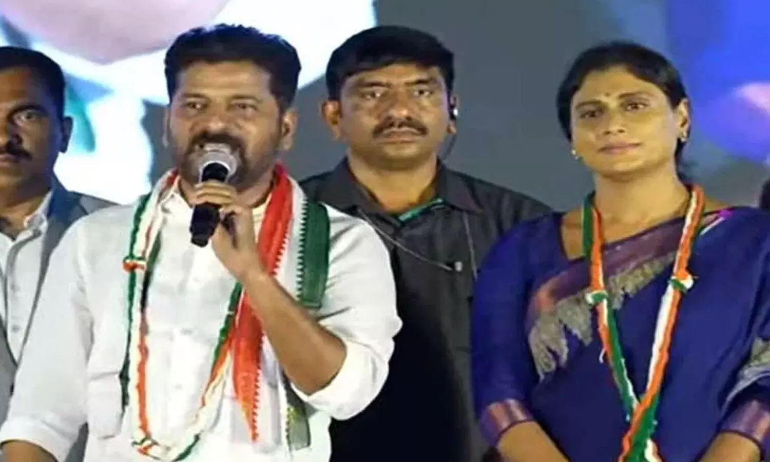 Revanth Reddy : ముత్యాలముగ్గులో రావుగోపాలరావులా మోదీ...పక్కన భజంత్రీలుగా వాళ్లిద్దరూ