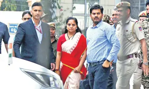 Kalvakuntla Kavitha : రాత్రంతా నిద్రపోలేదట.. పుస్తకాలు చదువుతూ కవిత