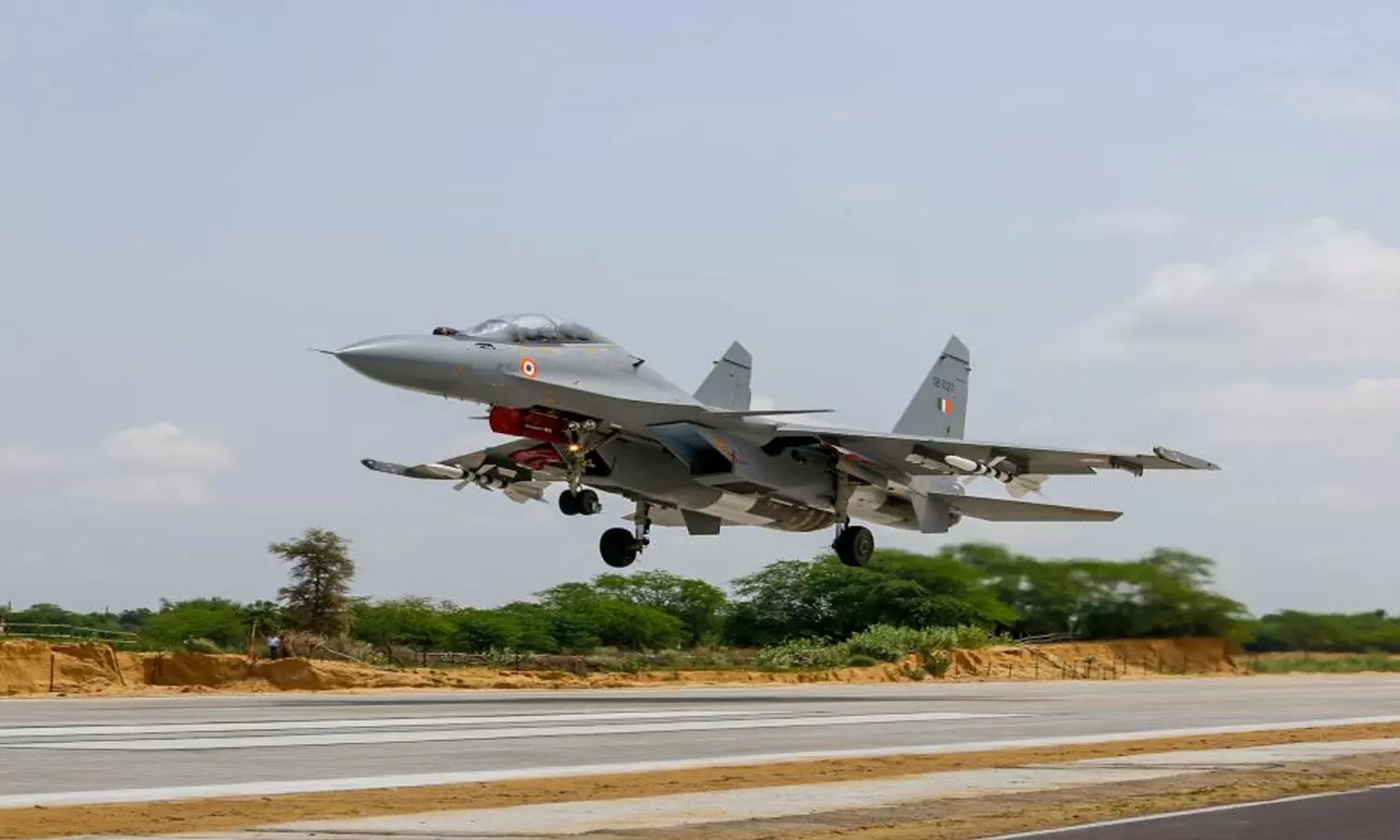 National High Way : నేషనల్ హైవేపై విమానాలు ఎమెర్జెన్సీ ల్యాండింగ్.. నేడు ట్రయల్ రన్ National High Way : నేషనల్ హైవేపై విమానాలు ఎమెర్జెన్సీ ల్యాండింగ్.. నేడు ట్రయల్ రన్