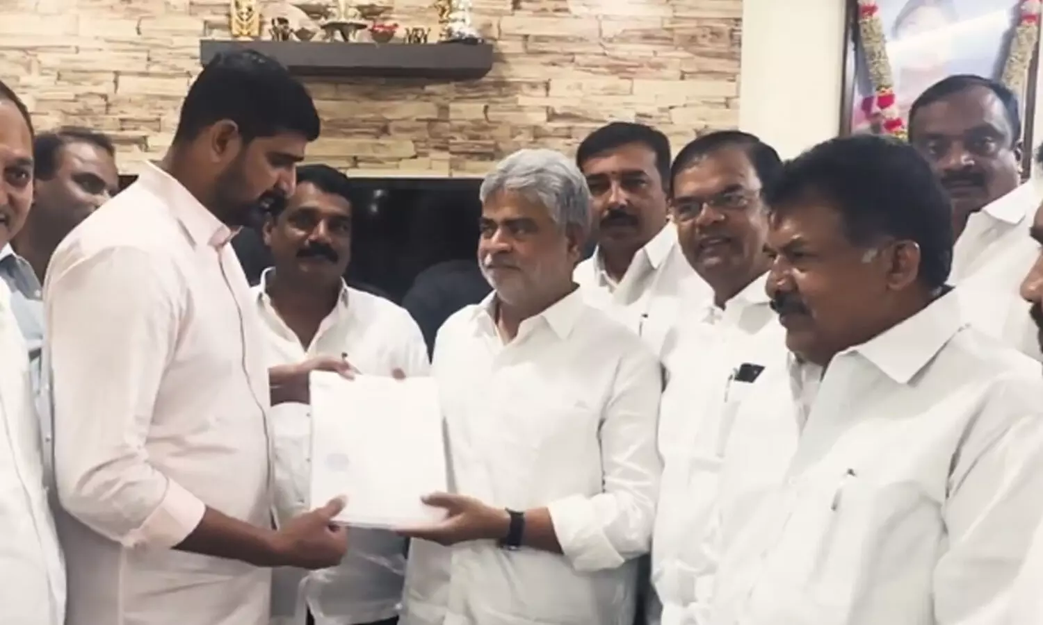 దానంపై అనర్హత వేటు వేయండి : బీఆర్ఎస్