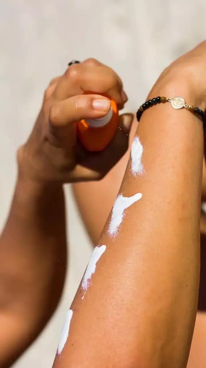 ఈ ఎండాకాలం మీ చర్మాన్ని సన్‌స్క్రీన్‌ తో కాపాడుకోండి ఇలా!!