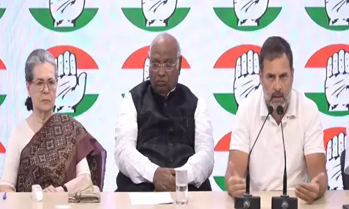 Sonia : మమ్మల్ని ఇబ్బంది పెడుతూ.. గెలిచేందుకు మోదీ కుట్ర