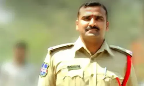 ప్రణీత్‌రావు వ్యవహారం.. అధికారుల ఇళ్లలో సోదాలు