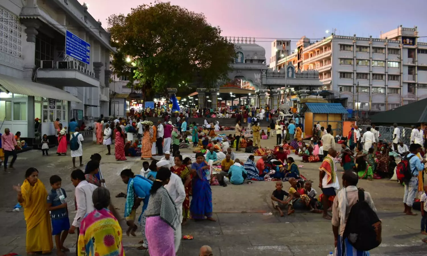 Tirumala : నేడు తిరుమలలో క్యూ లైన్ లు ఎక్కడ వరకూ ఉందో తెలుసా?