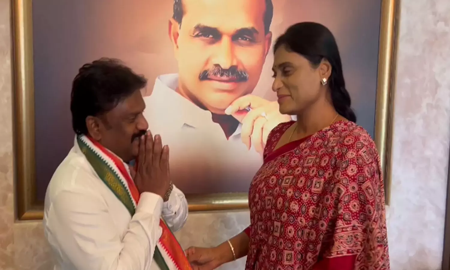 కాంగ్రెస్ లో చేరిన వైసీపీ ఎమ్మెల్యే