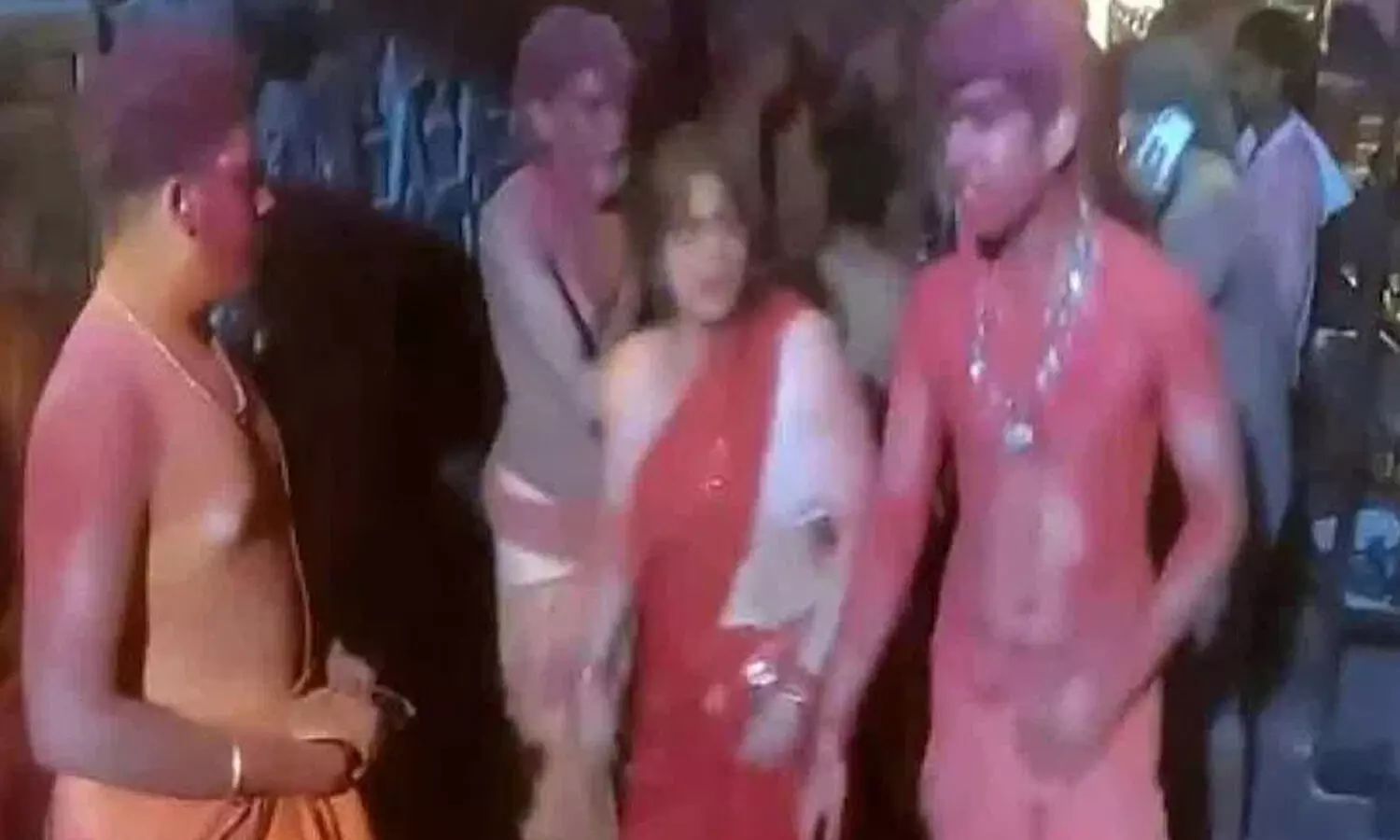 ఉజ్జయినిలో భస్మహారతి ఇస్తుండగా మంటలు చెలరేగడంతో?