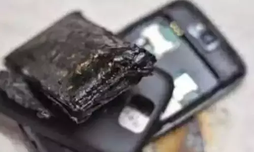 సెల్‌ఫోన్ పేలి నలుగురు చిన్నారుల సజీవ దహనం