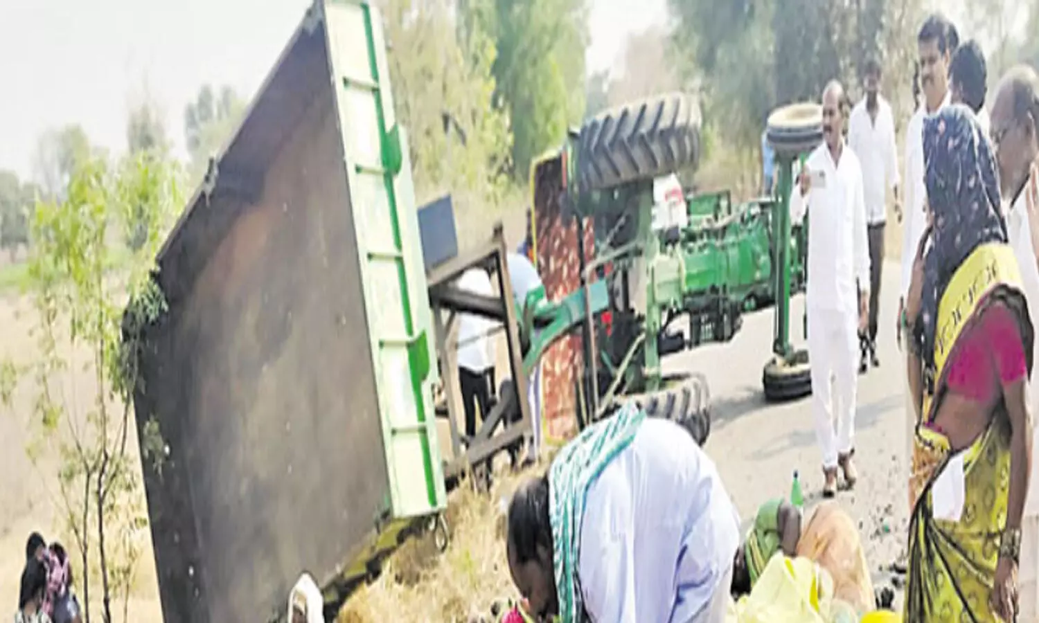 Telangana : ఈరోజు పెళ్లి.. రోడ్డు ప్రమాదం.. ముగ్గురి మృతి