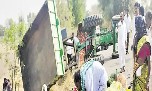 Telangana : ఈరోజు పెళ్లి.. రోడ్డు ప్రమాదం.. ముగ్గురి మృతి