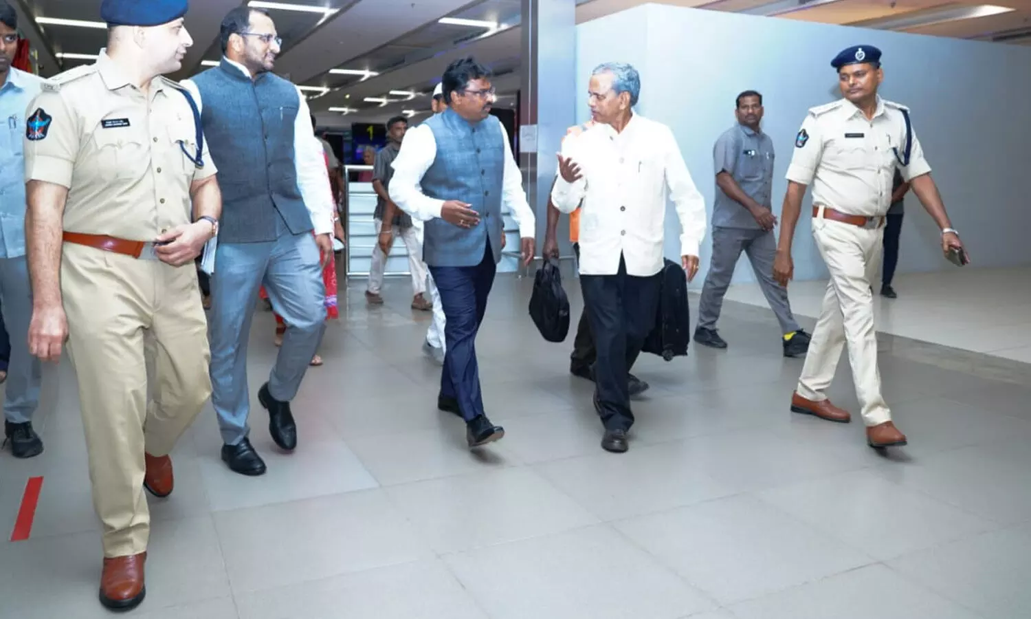 విజయవాడకు చేరుకున్న స్పెషల్ జనరల్ అబ్జర్వర్