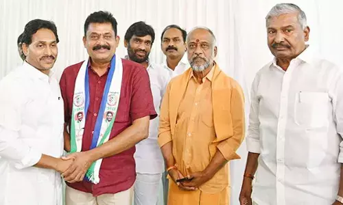 YSRCP : వైసీపీలో కొనసాగుతున్న చేరికలు