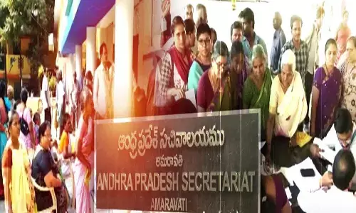 Pensions : పింఛన్ల కోసం పడిగాపులు.. సచివాలయం వద్ద తిప్పలు