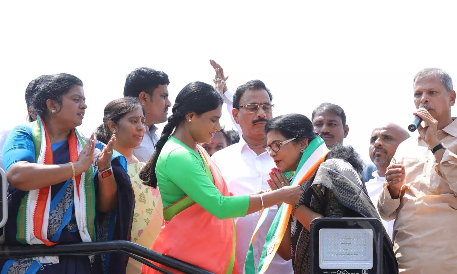 కాంగ్రెస్ లో చేరిన కిల్లి కృపారాణి