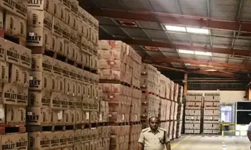 Karnataka : కర్ణాటకలో లోక్‌సభ ఎన్నికల వేళ....కోట్ల విలువైన మద్యం స్వాధీనం