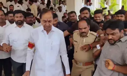 KCR : ఎండిన పంటలను చూసిన కేసీఆర్