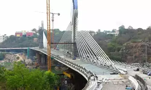 Breaking : హైదరాబాద్‌లో మరో హిట్ అండ్ రన్ కేసు...కేబుల్ బ్రిడ్జిపై ప్రమాదం.. ఇద్దరు వ్యక్తుల మృతి