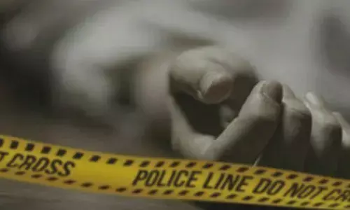 ఆటాడుకోవడానికి కారులోకి వెళ్లి.. డోర్ లాక్ కావడంతో బాలుడి మృతి