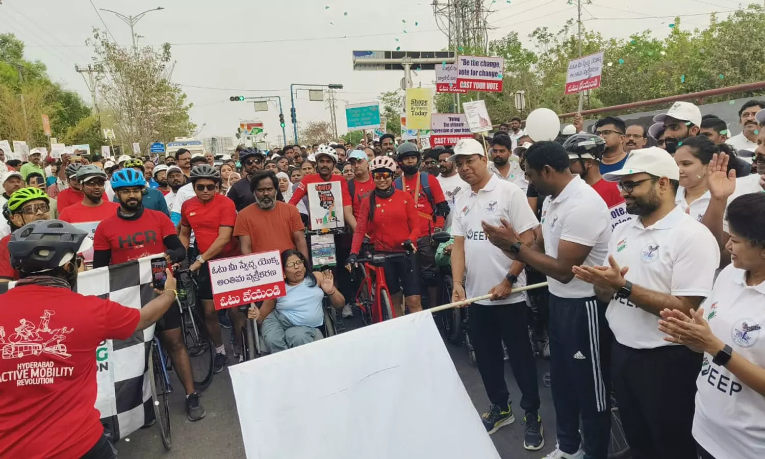 Vote : ఓటు హక్కును వినియోగించుకోవాలంటూ? ఓటు కోసం 2కే రన్ Vote : ఓటు హక్కును వినియోగించుకోవాలంటూ? ఓటు కోసం 2కే రన్