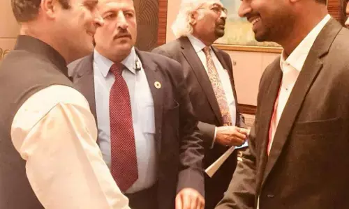 రాహుల్ గాంధీతో నంగి దేవేందర్ రెడ్డి (ఫైల్ ఫోటో)