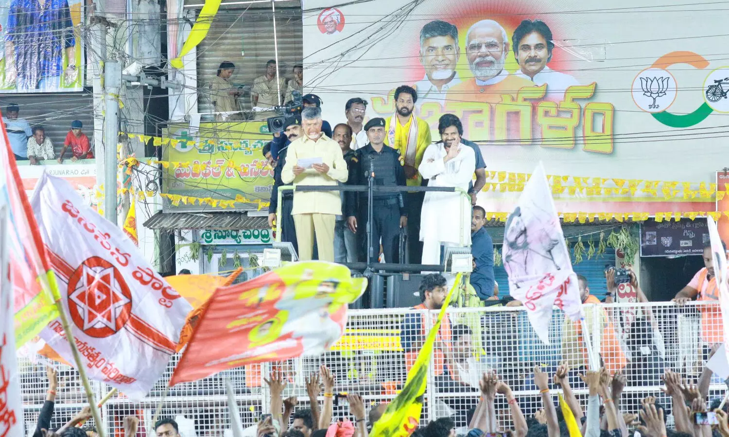 ఇద్దరూ కలసి.. రెండు రోజులు.. నాలుగు సభలు ఇద్దరూ కలసి.. రెండు రోజులు.. నాలుగు సభలు