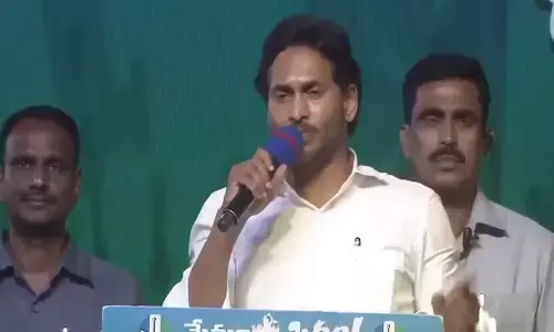 Ys Jagan : వాలంటీర్లు మళ్లీ ఇంటికి రావాలంటే వైసీపీకే ఓటేయండి