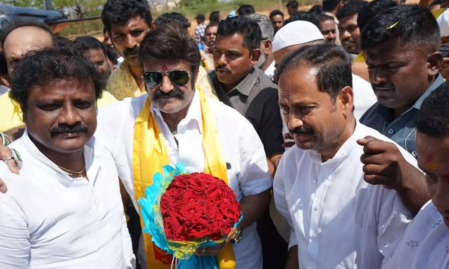 Nandamuri Balakrishna : అభిమాని చెంప చెళ్లుమనిపించిన బాలయ్య