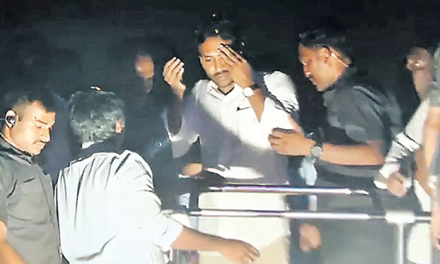 Attack On Ys Jagan : దుర్గారావు చెబితేనే రాయితో జగన్ ను కొట్టా పోలీసుల విచారణలో సతీష్