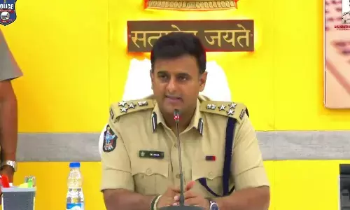 ఇద్దరు ఐపీఎస్ లపై ఎన్నికల సంఘం వేటు