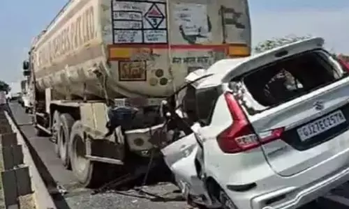Road Accident : హైవేపై రోడ్డు ప్రమాదం.. పది మంది అక్కడికక్కడే మృతి