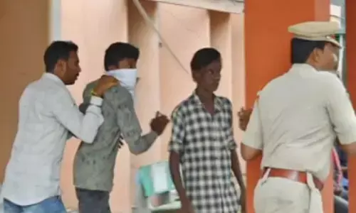 రాయిదాడి కేసులో సతీష్ కు బెయిల్