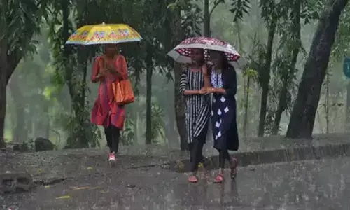 Telangana : తెలంగాణలో భారీ వర్షం.. వడగళ్ల వాన కురియడంతో