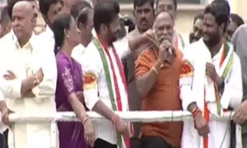 Revanth Reddy : జగ్గారెడ్డి మీసం తిప్పిన ముఖ్యమంత్రి రేవంత్ రెడ్డి