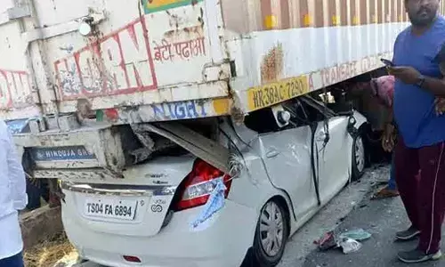 Road Accident : ట్రక్కు కిందకు దూసుకెళ్లిన కారు.. కారులో ఉన్న ఇద్దరూ