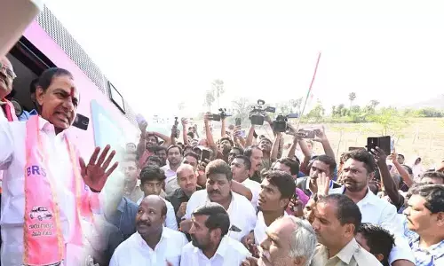KCR : కేసీఆర్ కాన్వాయ్ లో ప్రమాదం..ఒక వాహనంతో మరొక వాహనం