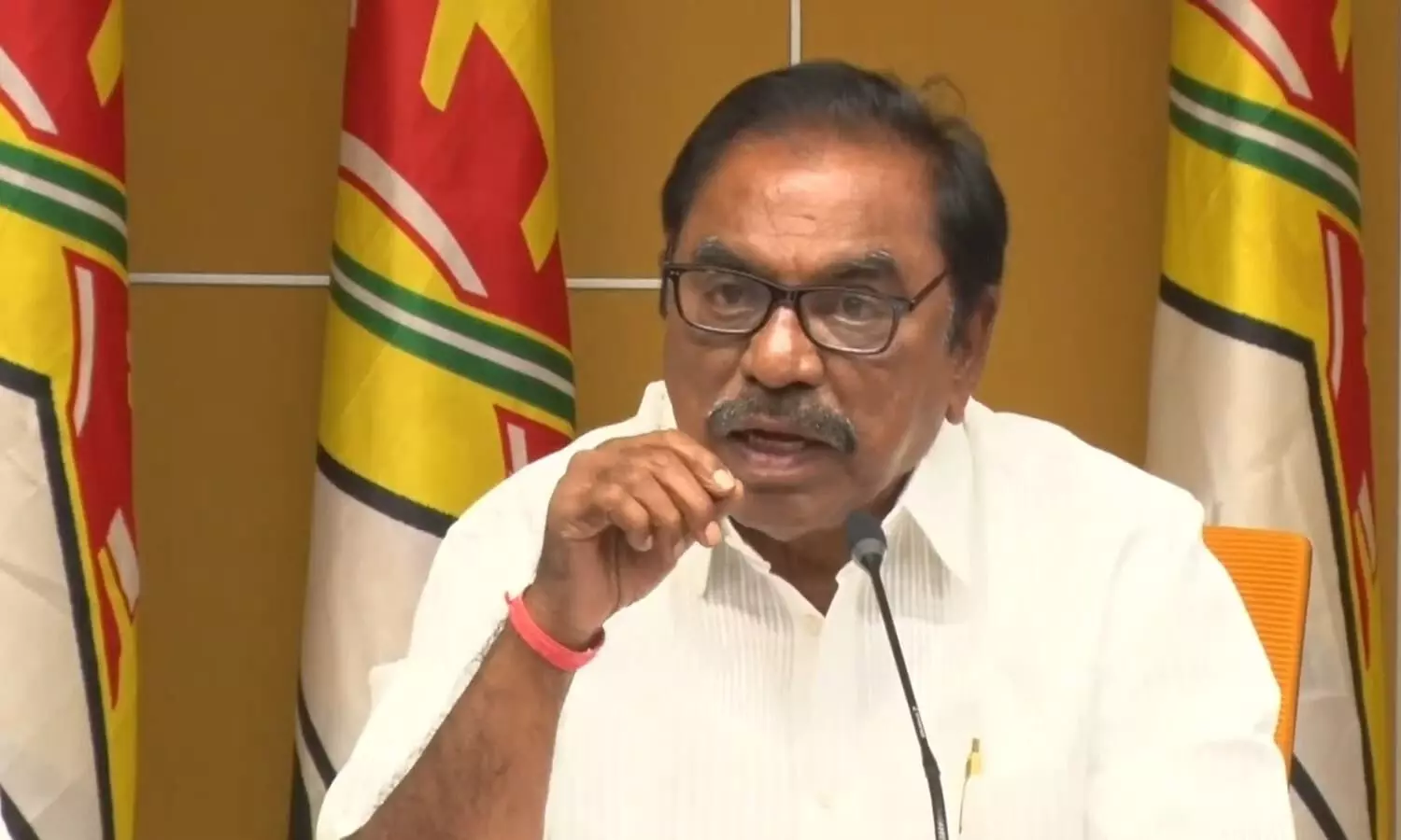 జగన్ ఫూల్స్ ను చేయడానికి ప్రయత్నిస్తున్నారు