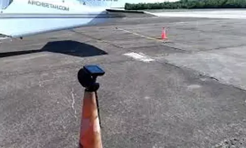 రన్ వే పై చిరుత.. ఎటు వెళ్లిందబ్బా