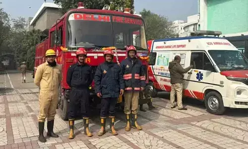 Bomb Threat  : ఢిల్లీలో స్కూళ్లకు బాంబు బెదిరింపు