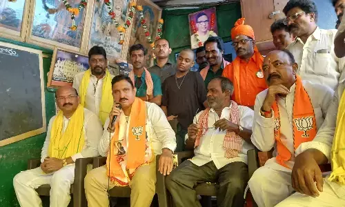 బీజేపీలో చేరిన వైసీపీ క్యాడర్